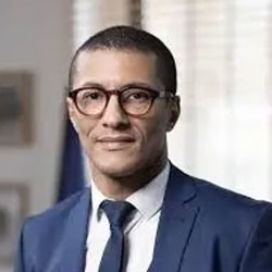 Portrait de Karim Bouamrane